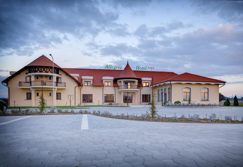 Allegria Hotel Алба-Юлия Экстерьер фото