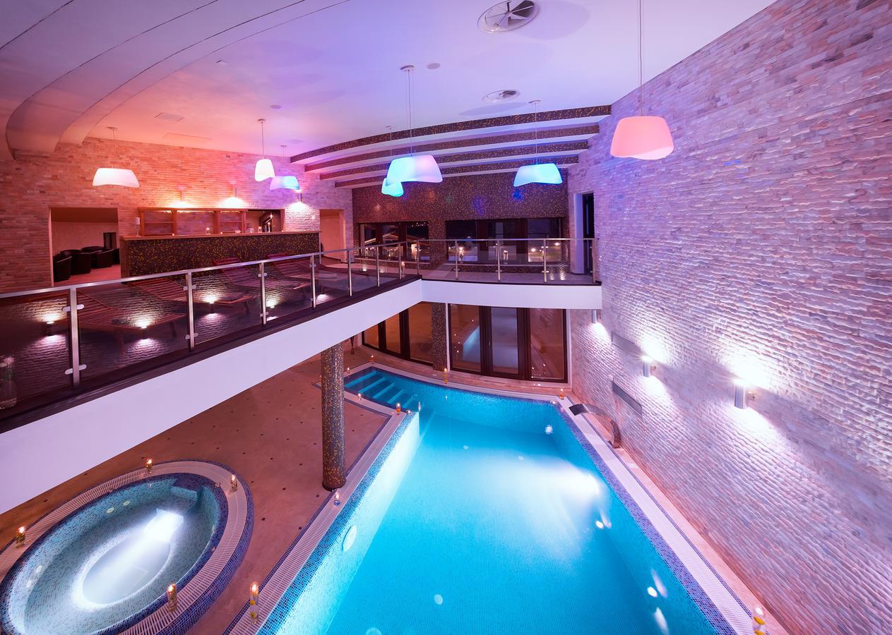 Allegria Hotel Алба-Юлия Экстерьер фото